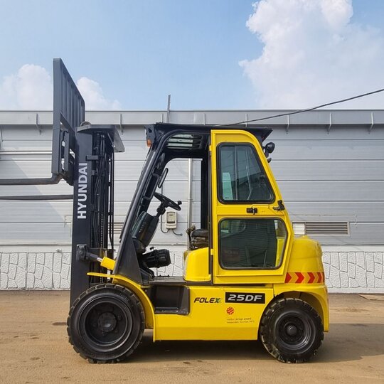 Hyundai Forklift DF25  앞좌측면