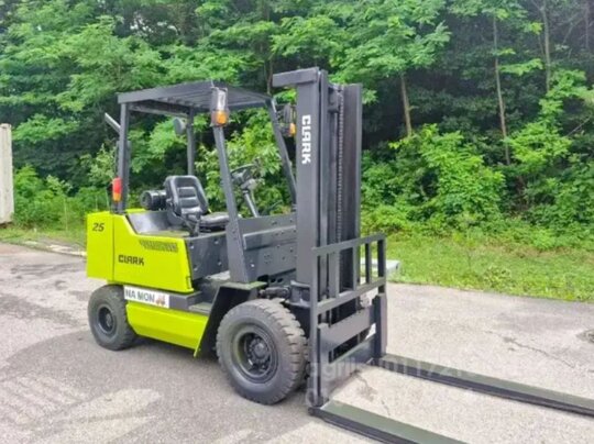 Samsung Forklift 클락 2.5톤 디젤  앞좌측면