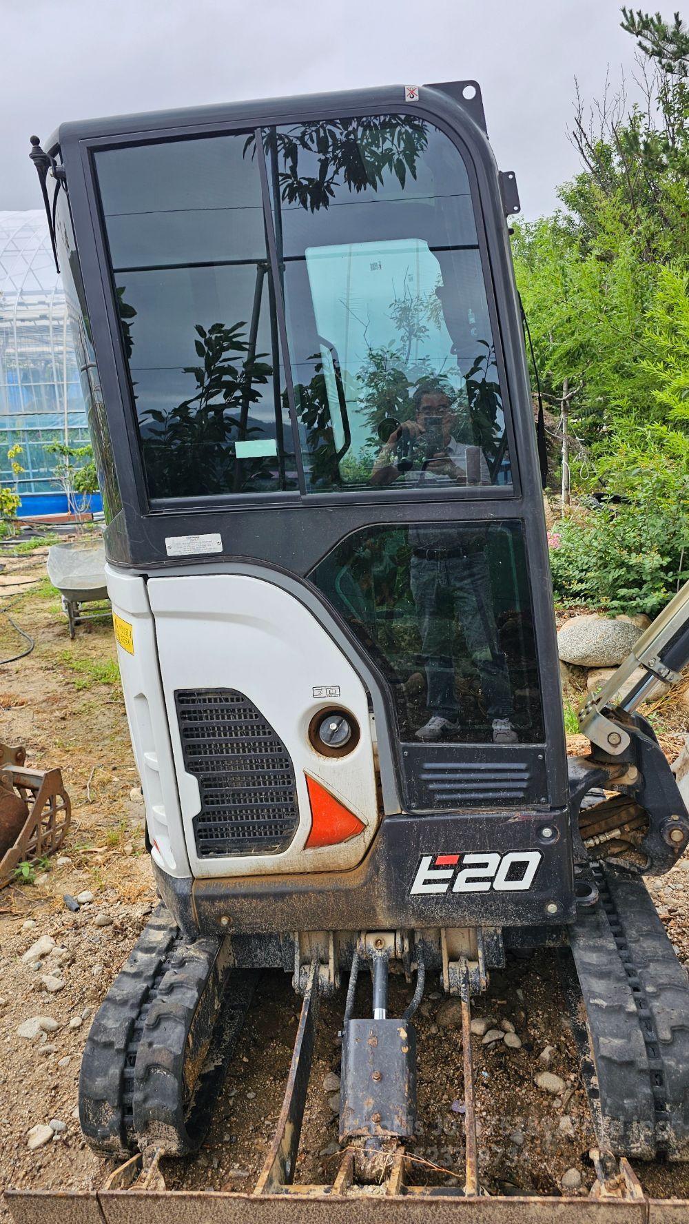 두산바브캣 굴삭기 E20 (2.0톤) 뒤우측면