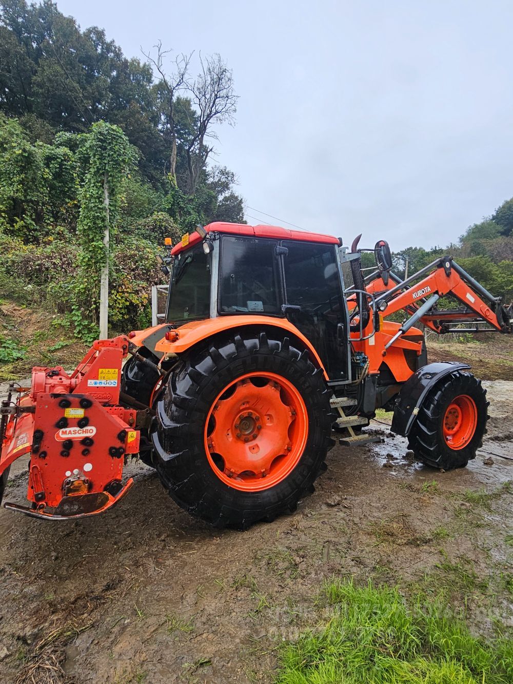 Kubota Tractor M125X (125hp) 뒤우측면