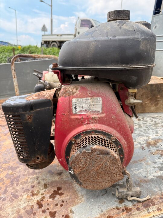 Shibaura Cultivator 용 엔진 DE270BGS-1  앞좌측면