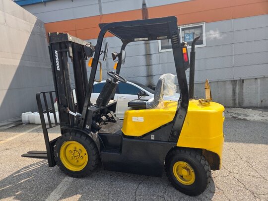 두산 디젤지게차 지게차 D25S-3 (2.5톤) 앞좌측면