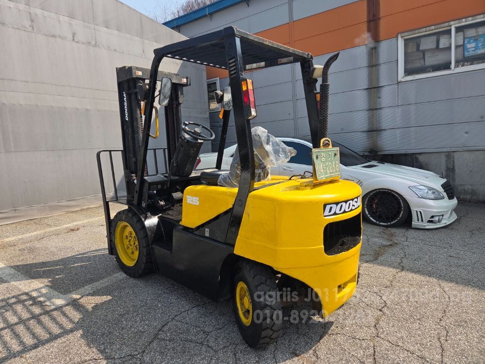 두산 디젤지게차 지게차 D25S-3 (2.5톤) 뒤우측면