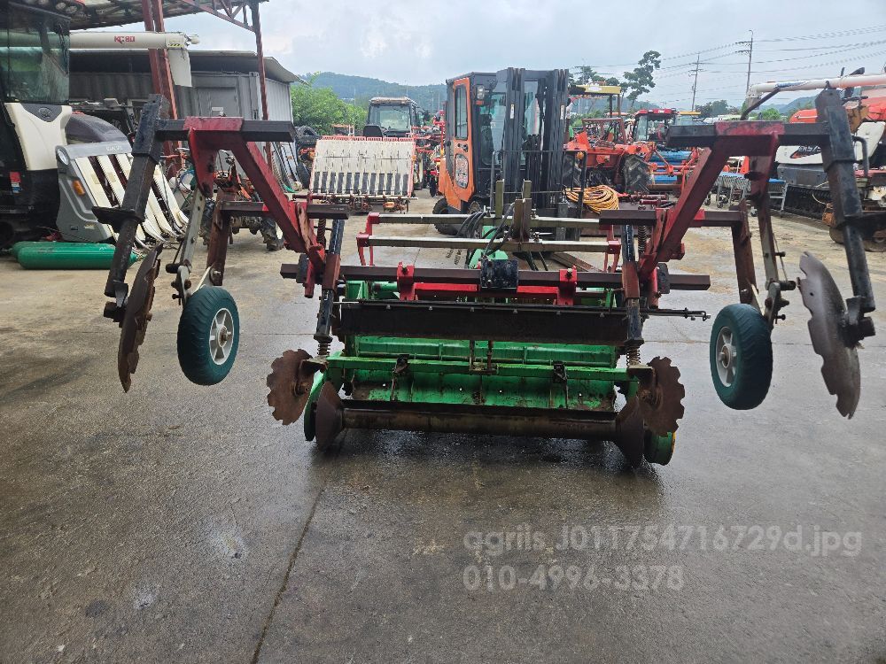 신흥공업사 휴립 복토기  뒤우측면