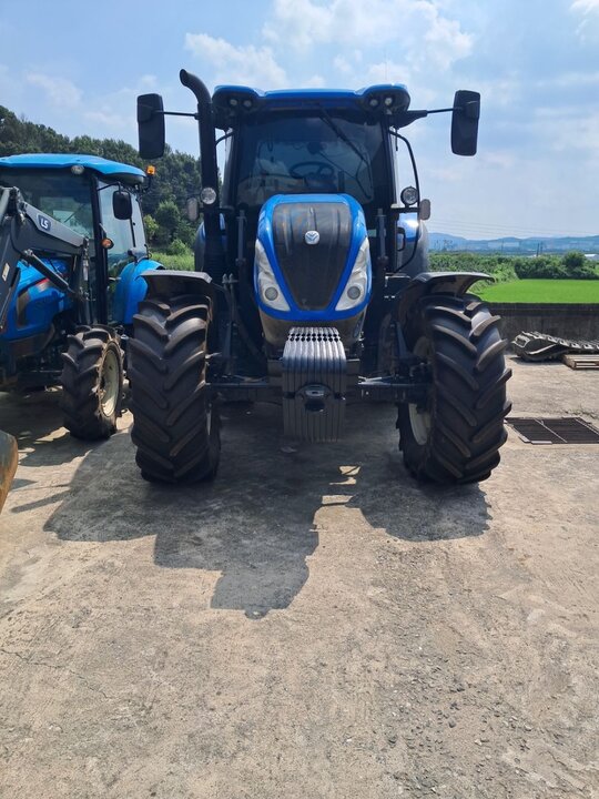 뉴홀랜드 트랙터 T6.145 (145마력) 앞좌측면