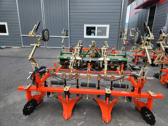  트랙터형 휴립피복기 트랙터형 휴립피복기  앞좌측면