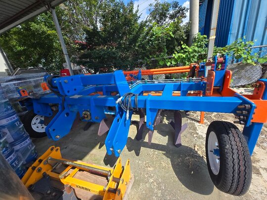 지금강이엔지 고속쟁기 GH-260MR 앞좌측면