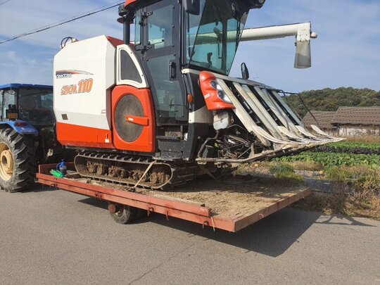 대동 콤바인 DXM110 (6조식) 앞좌측면