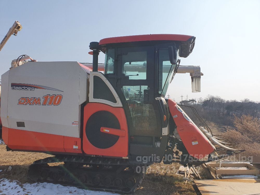 대동 콤바인 DXM110 (6조식) 뒤우측면