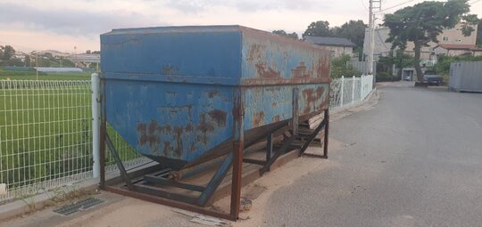 제작 스크류식  전기모터식 곡물탱크 곡물탱크 앞좌측면