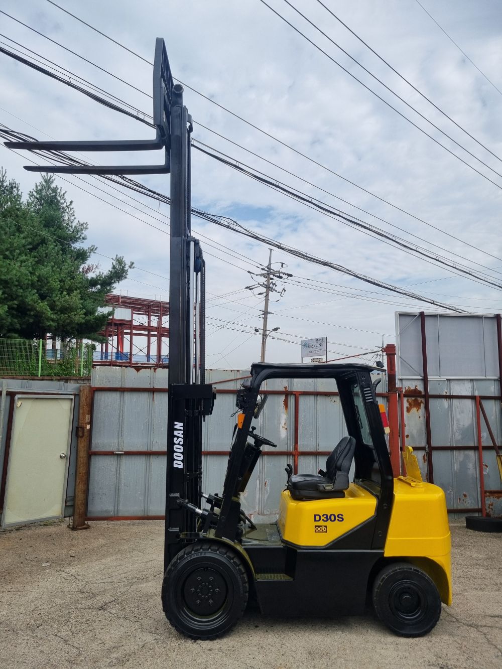 두산 지게차 3톤3단디젤 앞좌측면