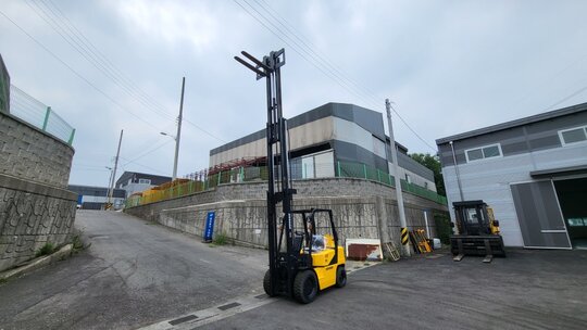 두산 지게차 D30S-3(3단마스트)노랭이 (3톤)