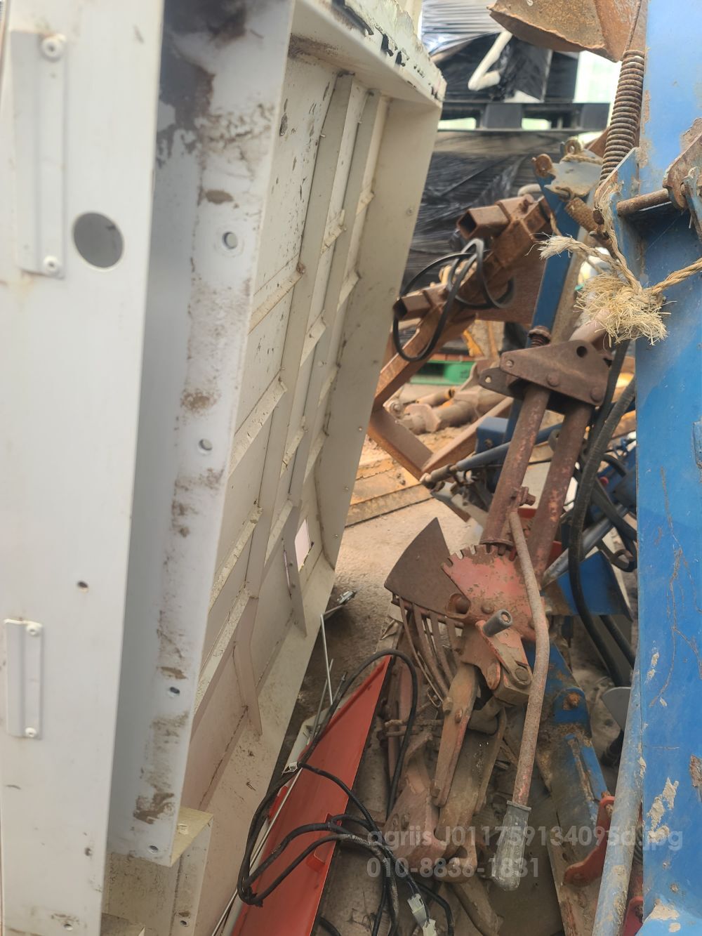 Daedong Combine Harvester DH6135A (6Rows) 뒤우측면