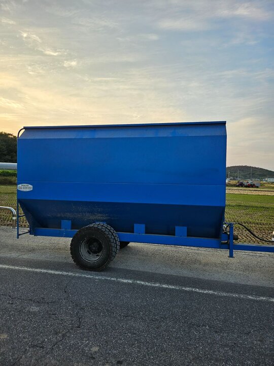  곡물탱크  트랙터  앞좌측면