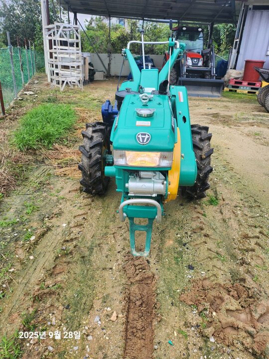 Daedong Power Tiller ND10DE (10hp) 앞좌측면