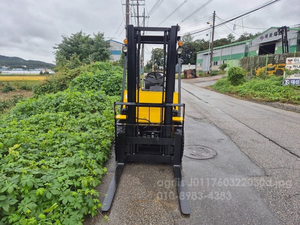현대 지게차 HDF25 (2.5톤) 뒤우측면