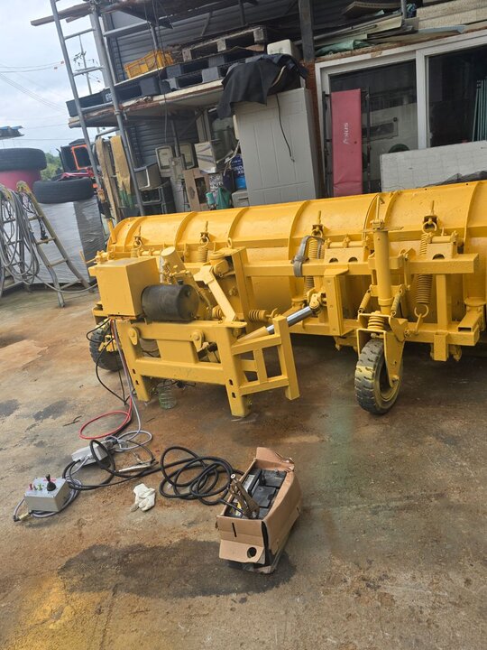  제설기 3200  앞좌측면