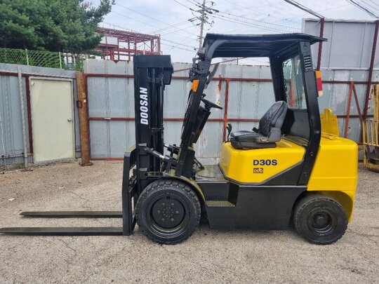 두산 2.98톤 지게차 D30S (3.0톤) 앞좌측면