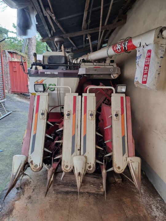 TYM 콤바인 H6000 (4조식) 앞좌측면