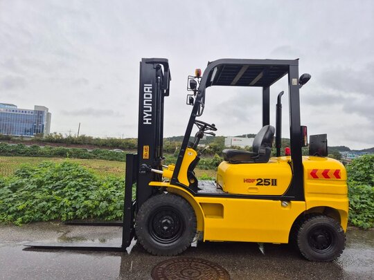 현대 지게차 HDF25 (2.5톤) 앞좌측면