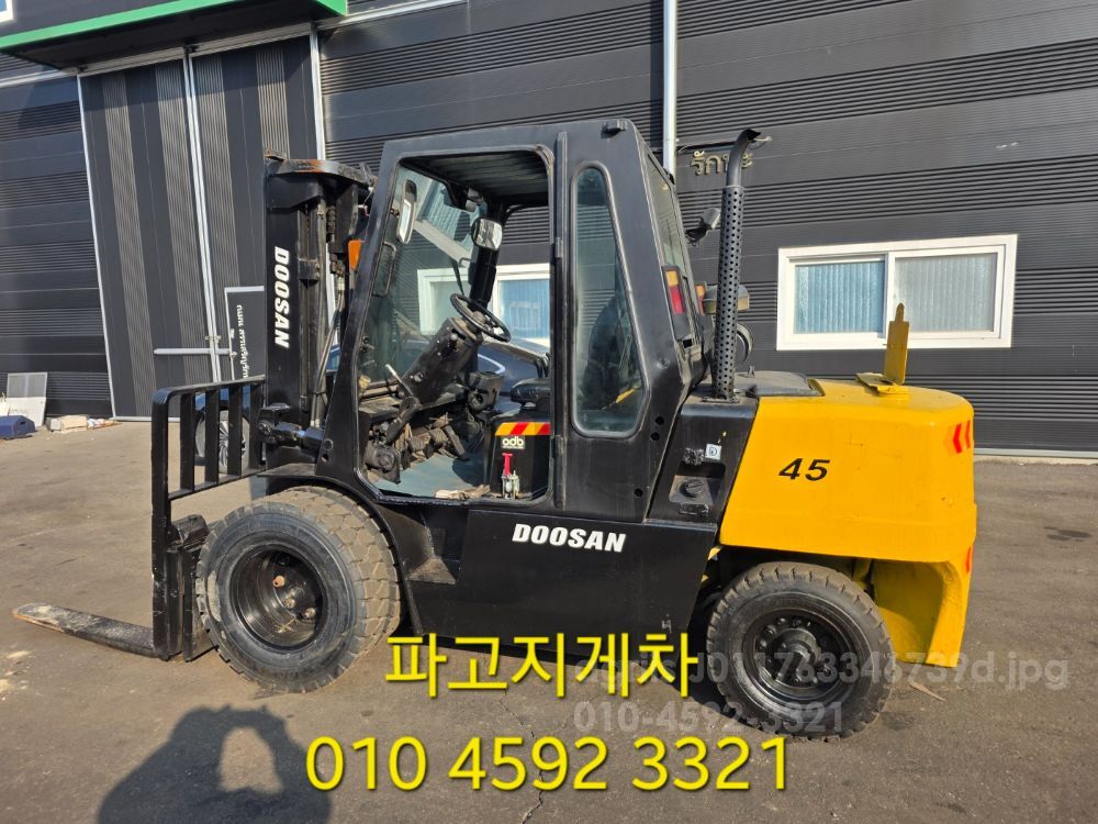 Doosan Forklift 4.5톤 디젤 (4.5톤) 뒤우측면