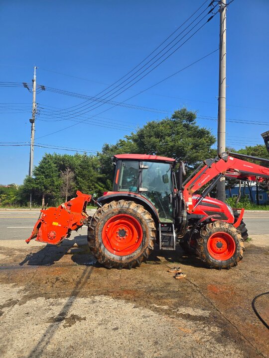 Daedong Tractor PX1300 (125hp) 앞좌측면
