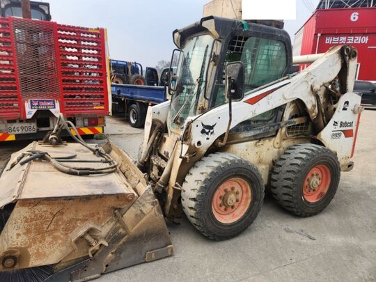  Skid steer loader S650  앞좌측면
