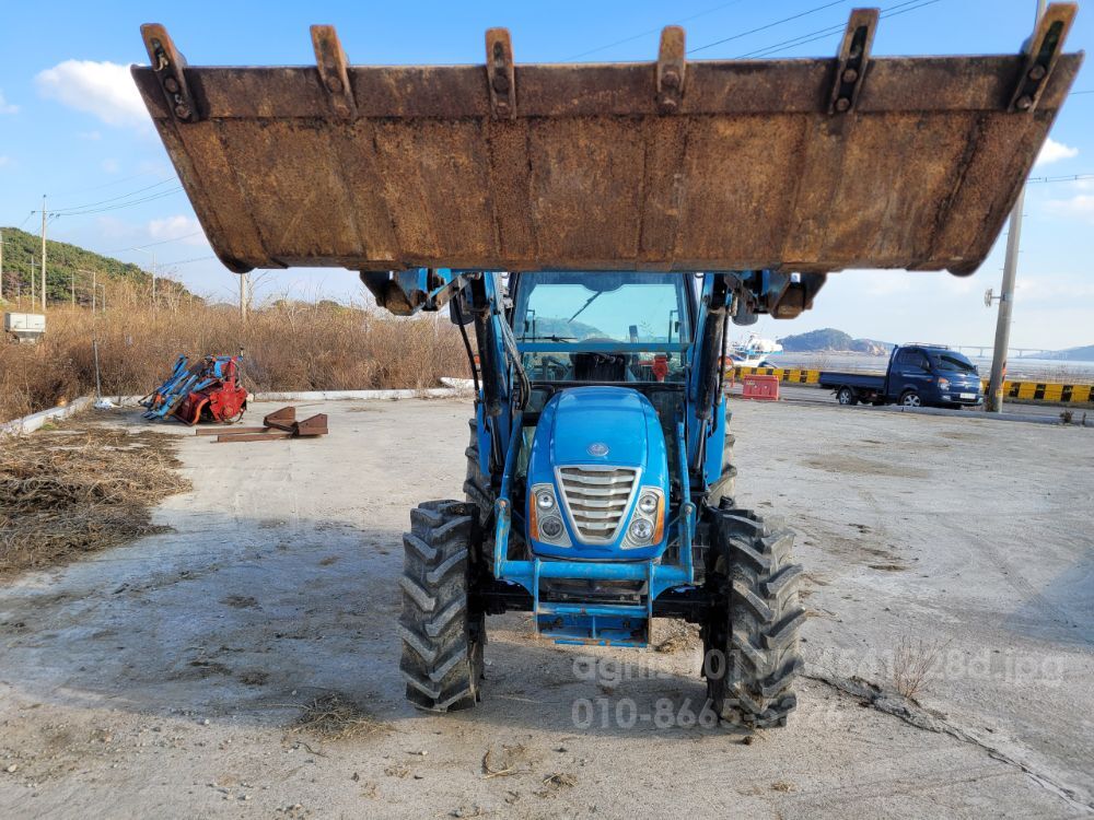 LS Tractor XU6163 (63.9hp) 뒤우측면