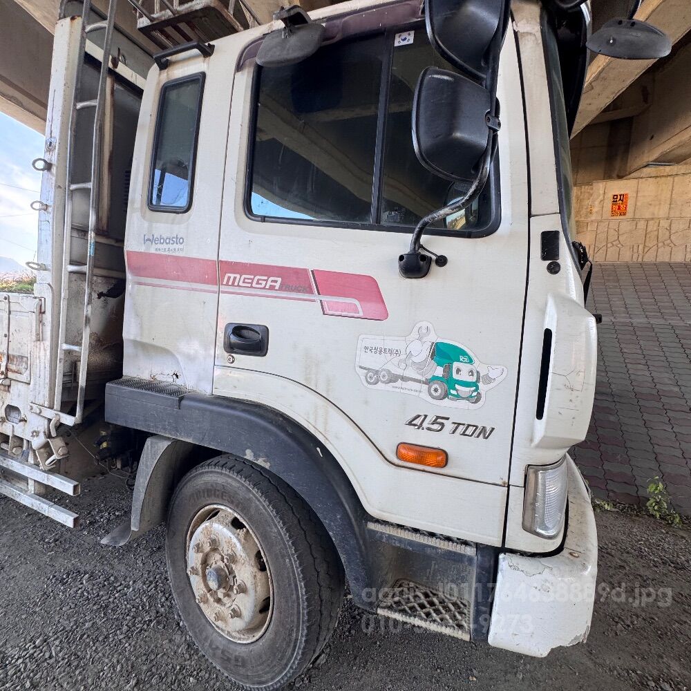 Hyundai 메가트럭4.5톤 메가트럭4.5톤  뒤우측면