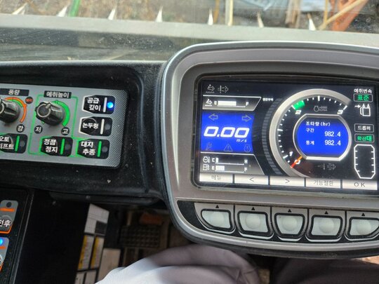 이세키 콤바인 HJ7135 (7조식) 앞좌측면