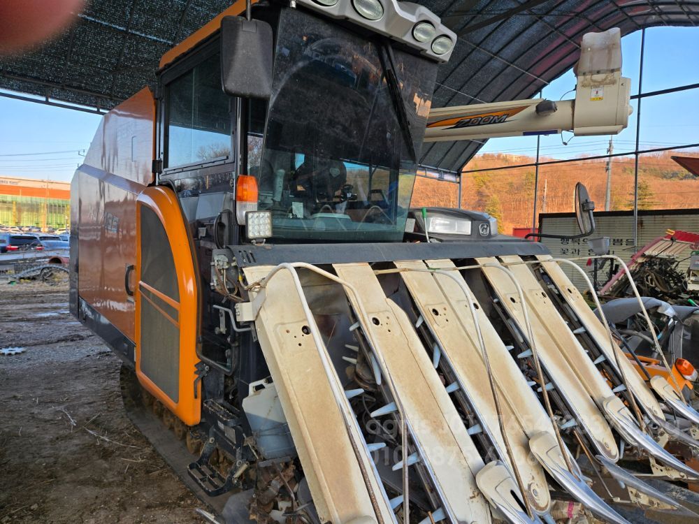 이세키 콤바인 HJ7135 (7조식) 뒤우측면