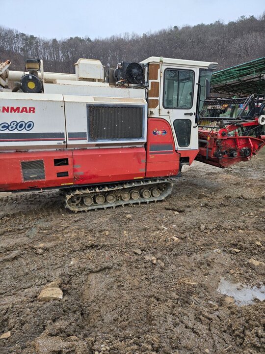 얀마 콤바인 GC800 (8조식) 앞좌측면