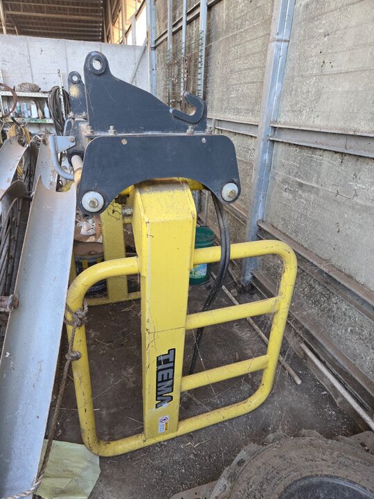  Bale Gripper 집게  앞좌측면