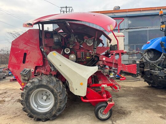 WELGER 원형베일러 RP245E 앞좌측면