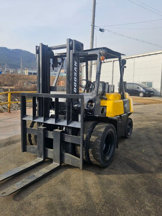 Doosan Forklift 3.5톤 4톤 중고 디젤 더블타이어 (3.5톤) 앞좌측면