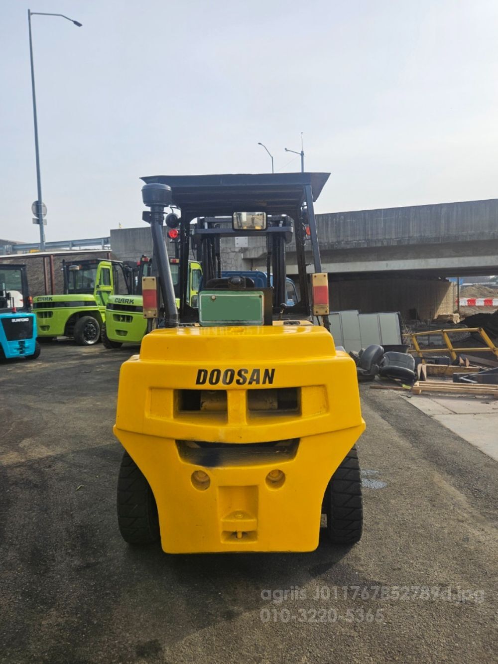 Doosan Forklift 3.5톤 4톤 중고 디젤 더블타이어 (3.5톤) 뒤우측면
