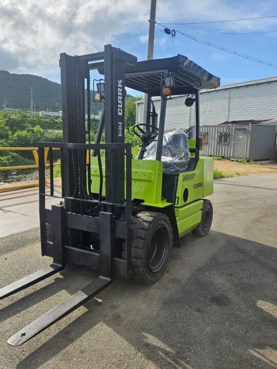 Clark Forklift 저렴한 중고 삼성 디젤 3톤 (3톤) 앞좌측면