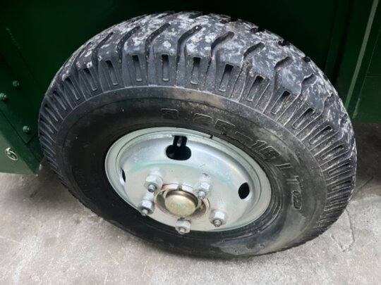 초전농기계 퇴비살포기 CJS-1400 앞좌측면