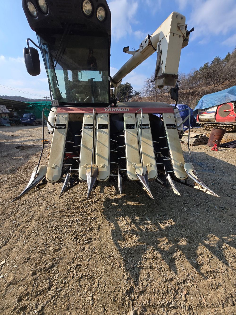 얀마 콤바인 AW6114 (6조식) 앞좌측면