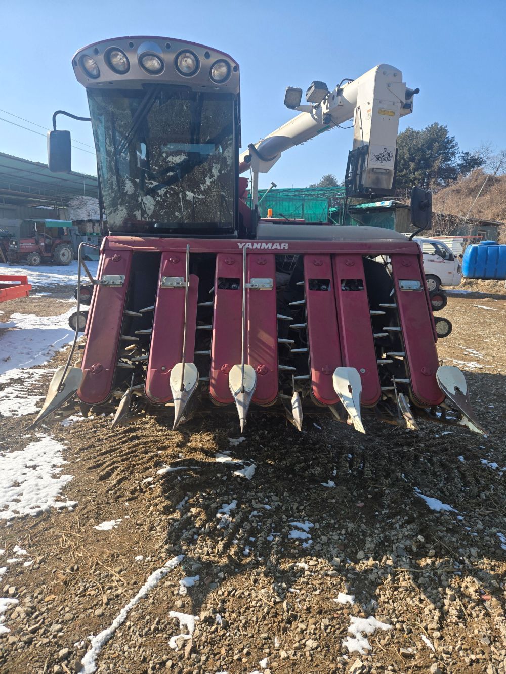 얀마 콤바인 YH7115 (7조식) 앞좌측면