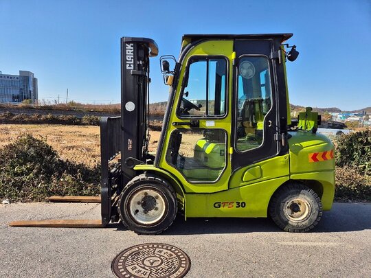 Clark Forklift GTS30 (3.0톤) 앞좌측면