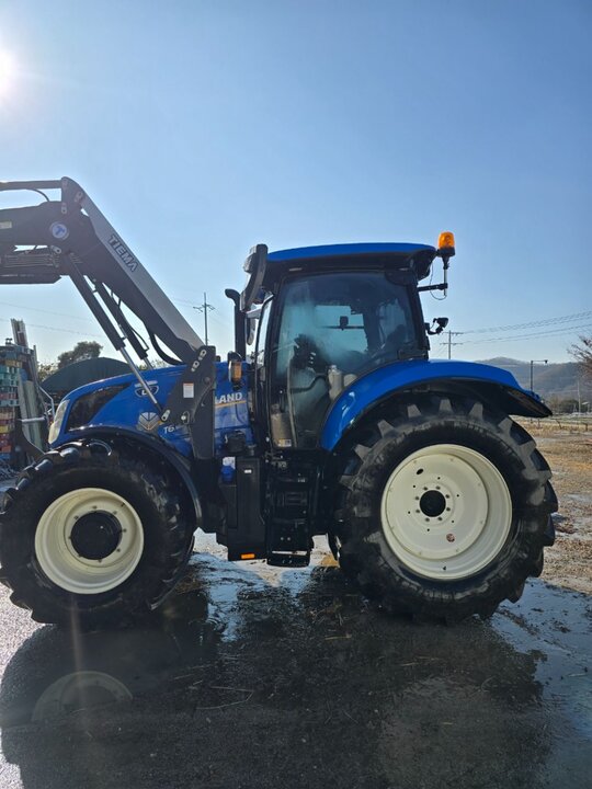 뉴홀랜드 트랙터 T6180.DCT (145마력) 앞좌측면