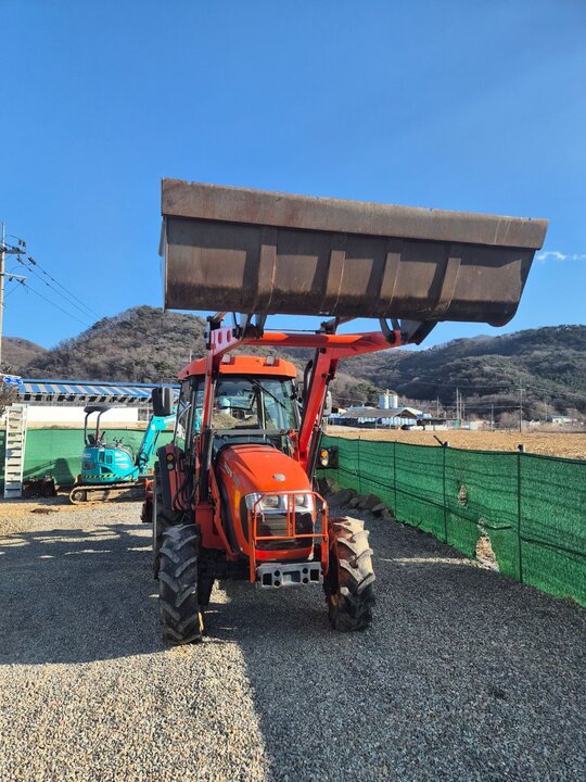 Daedong Tractor TS60 (60hp) 앞좌측면