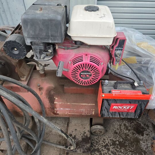 공업사  엔진 콤프레샤  콤프레샤 앞좌측면