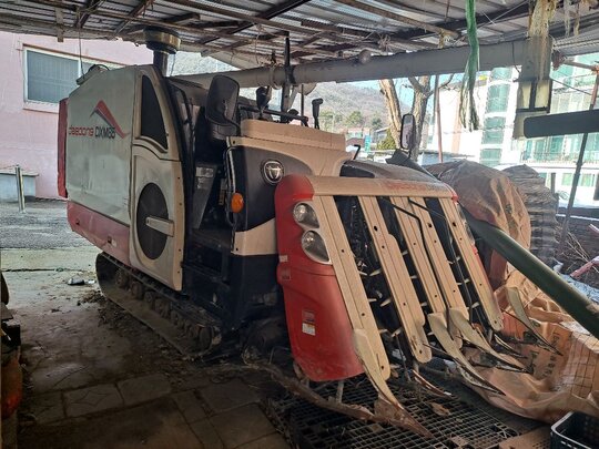 Daedong Combine Harvester DXM85GB (5Rows) 앞좌측면