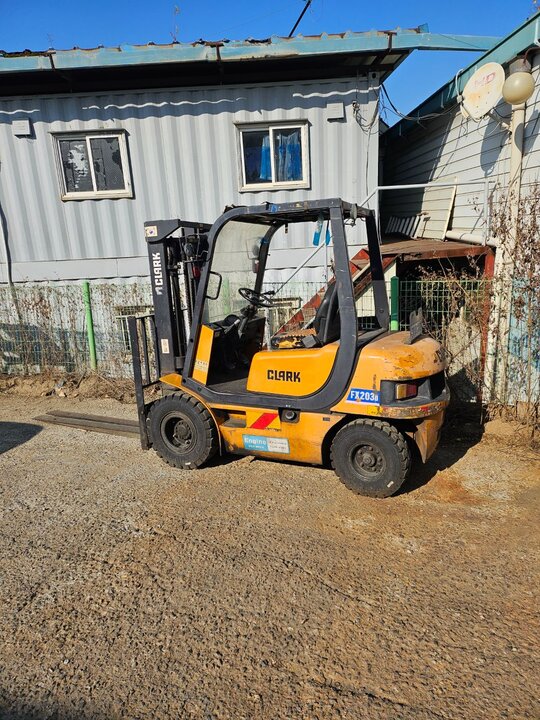 삼성 클락 지게차 FX203D (2.0톤) 앞좌측면
