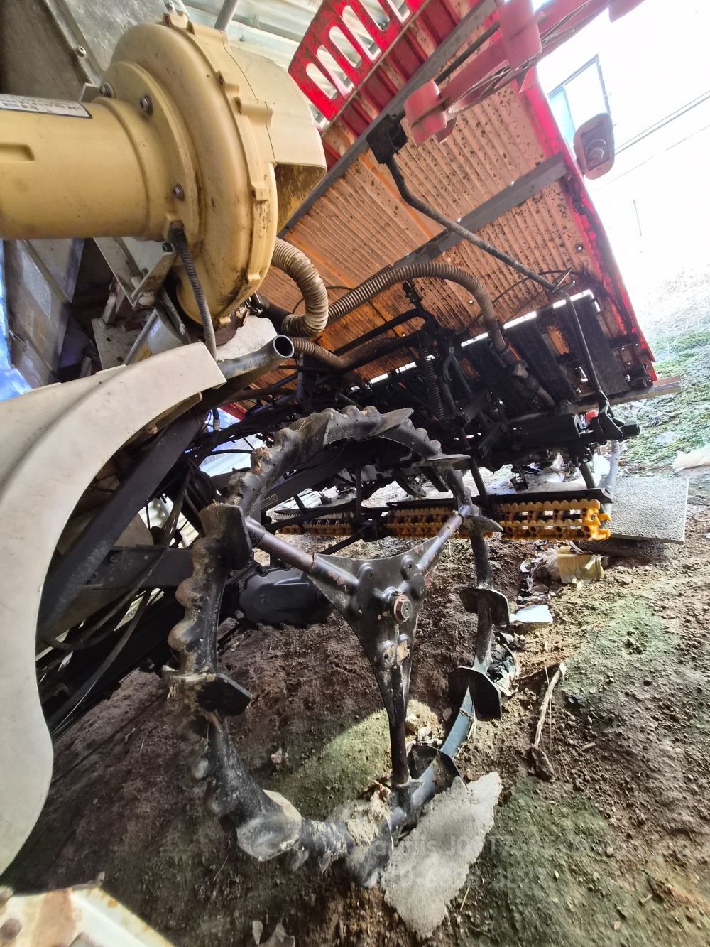 Daedong Rice transplanter ERP60 (6Rows) 뒤우측면