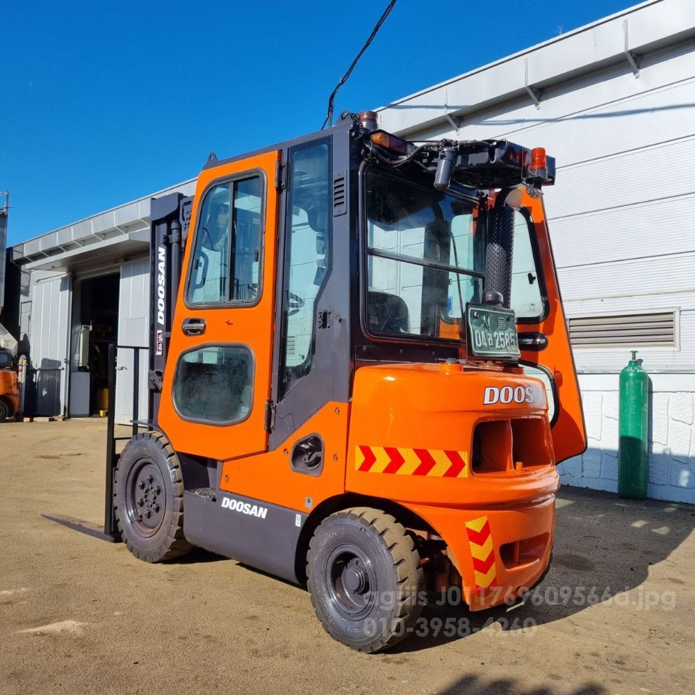 두산 지게차 D25SE-5 (2.5톤) 뒤우측면