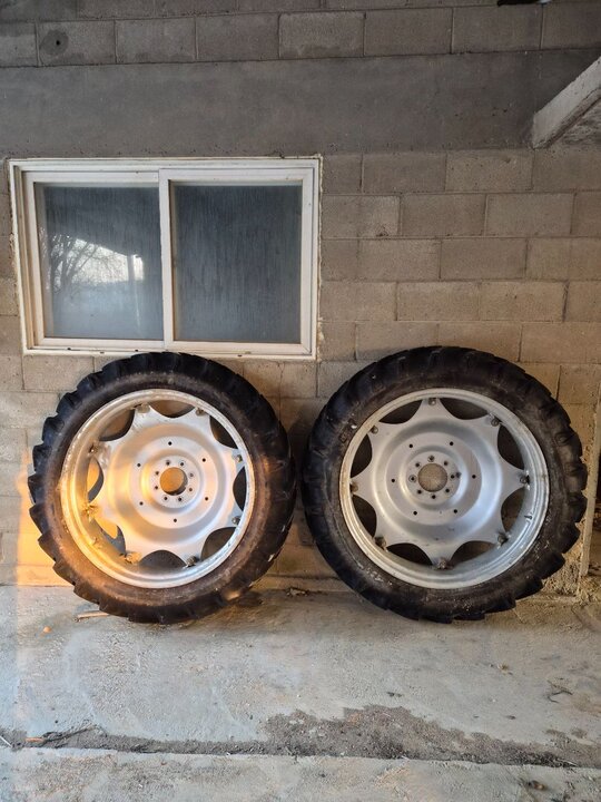  타이어 9.5-36 휠조합  앞좌측면