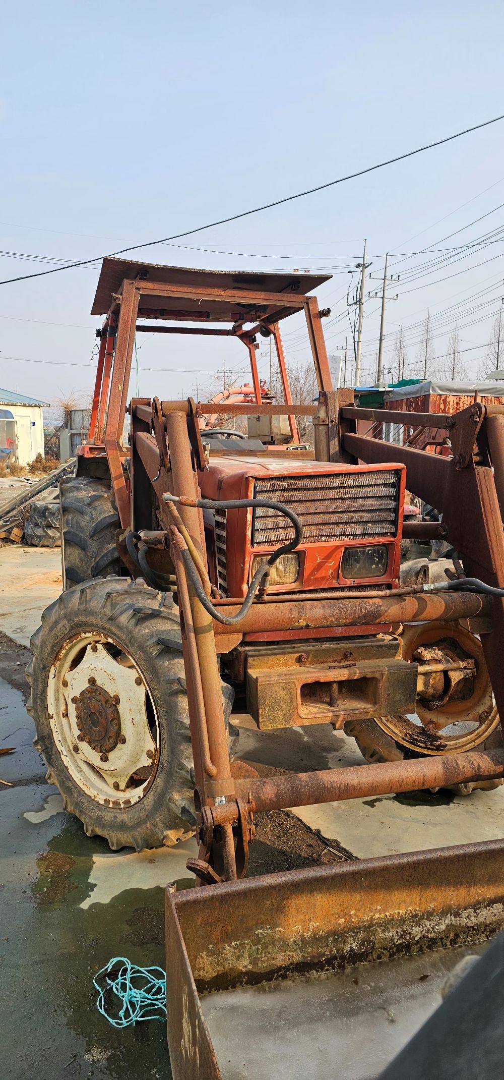 뉴홀랜드 트랙터 55-66D (55마력) 앞좌측면